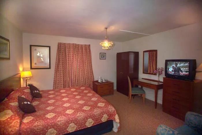 Channins Hounslow Hotel